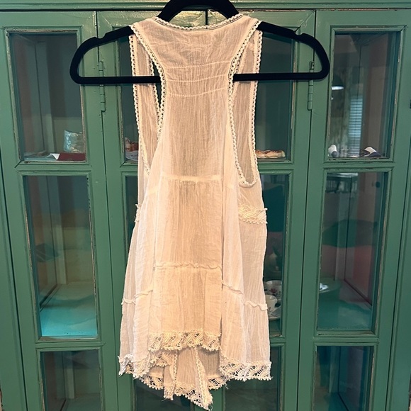 Poetry Cream Sleeveless Top - Picture 6 of 7